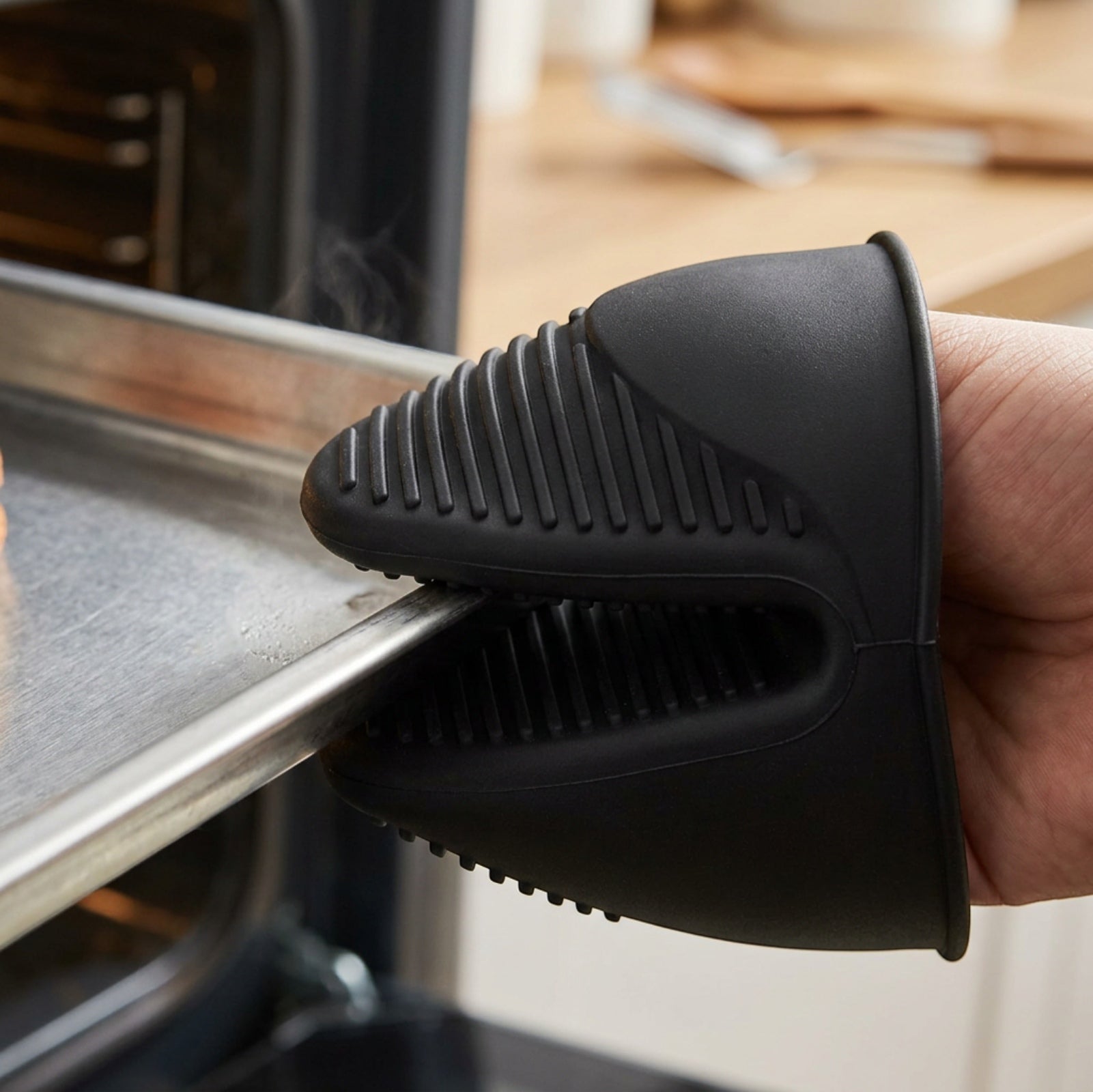 Baskliving Mini Silicone Pinch Mitts Black Set of 2